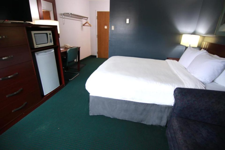 Colonial Inn Brandon